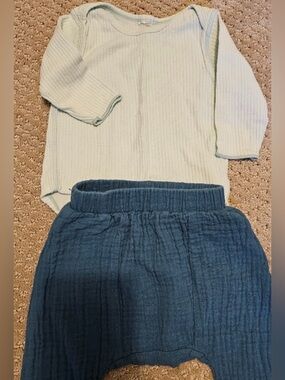 Bonds newborn outfit - shirt and pants Soft Mint Ribbed top Blue Gauze Pants
